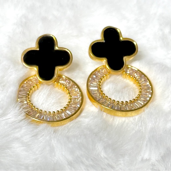 14K Gold Plated Four-leaf Clover Cubic Zirconia Stud Earrings New - Picture 4 of 9